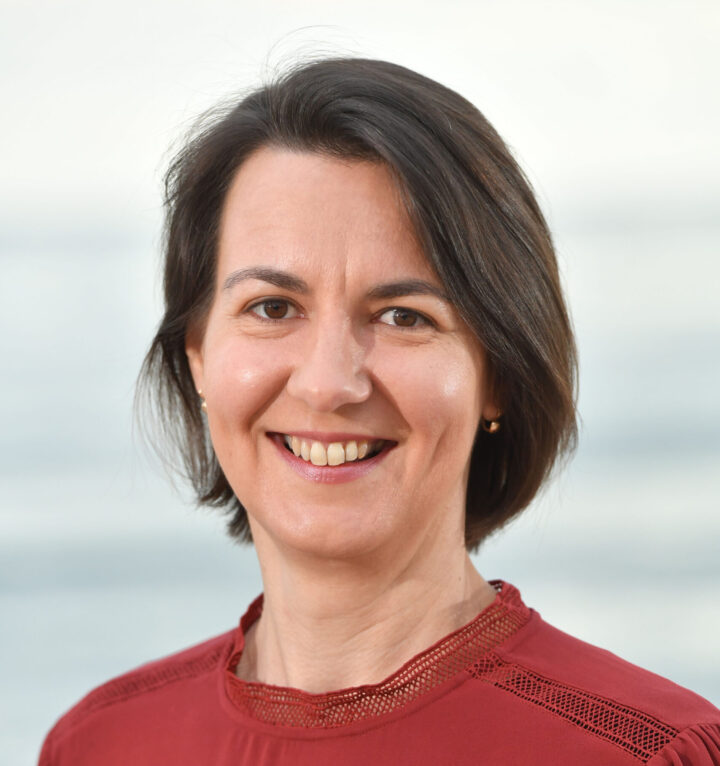 Ms Diana Renner