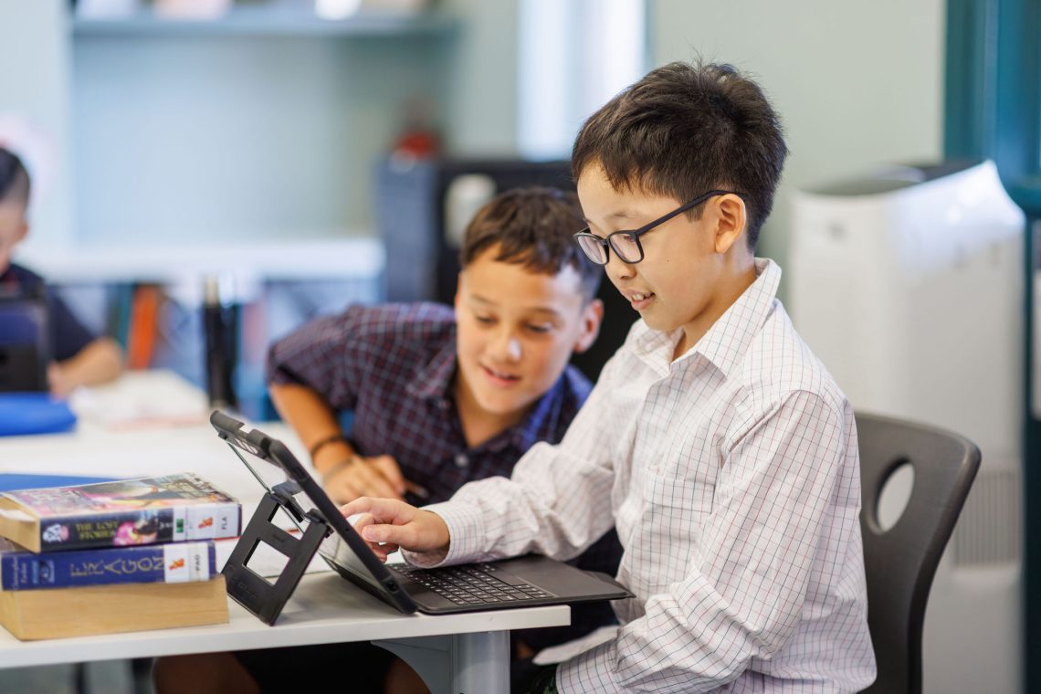 behind-the-screens-guiding-teens-toward-safety-and-self-respect-in-the-digital-age